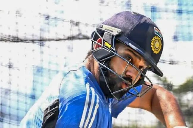 Yuvraj Singh Identifies Pakistani Pacer as Potential Threat to Rohit Sharma, Surprising Twist Revealed