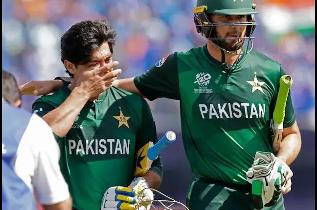 T20 World Cup: Waqar Younis Expresses Frustration as Pakistan Falls to India - 'Words Fail Me