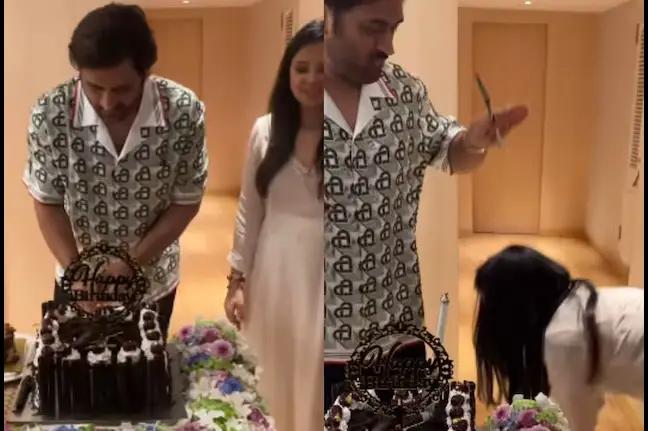 MS Dhoni Celebrates 43rd Birthday with Cake Cutting, Touching Moment with Wife Sakshi