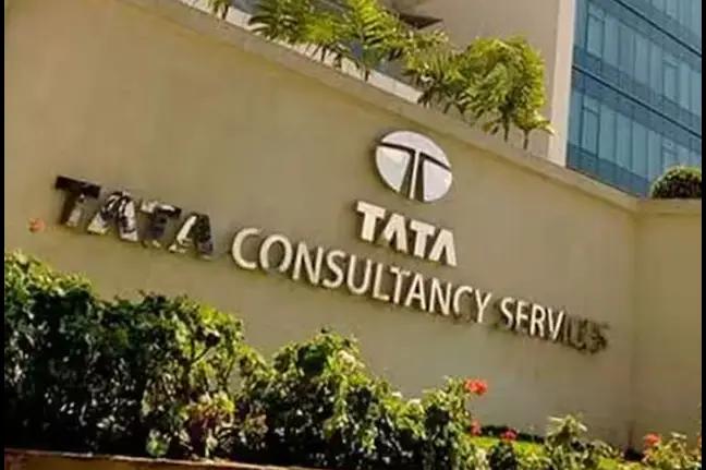 TCS Stock Gains 3% Amid Strong Margin Prospects: Investment Outlook After Q1 Earnings