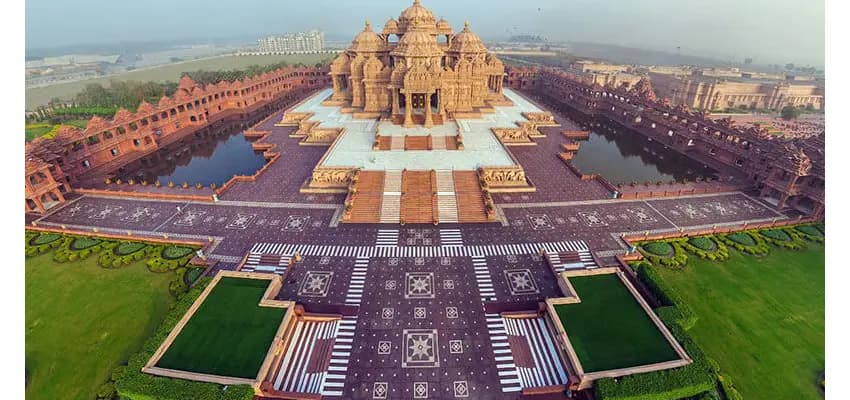 <h2>Akshardham Temple: A Cultural Extravaganza</h2> image 1