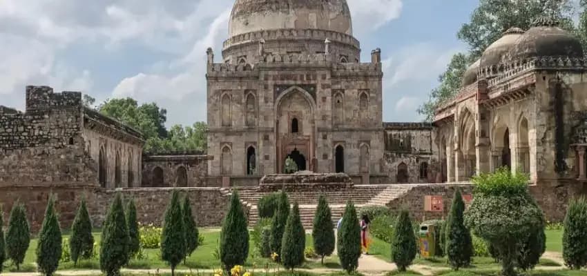 <h2>Lodhi Garden: A Green Oasis</h2> image 2