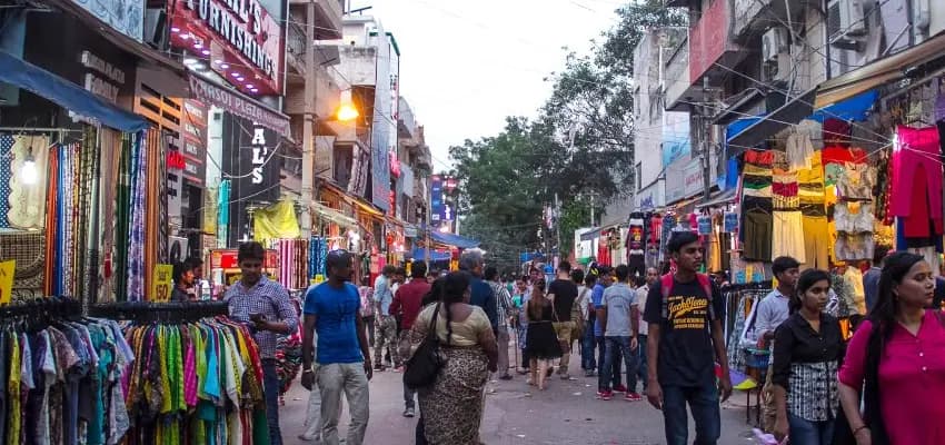 <h2>Sarojini Nagar Market</h2> image 1