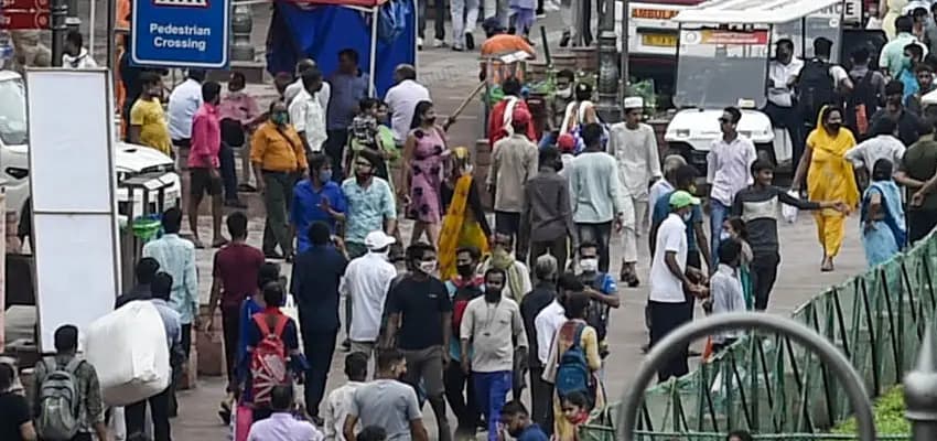 <h2> Chandni Chowk: The Heart of Old Delhi</h2> image 1